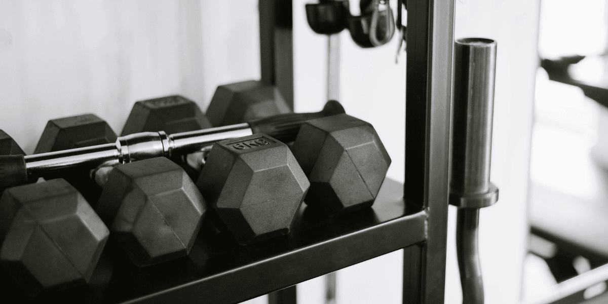 كيفية بناء العضلات في المنزل بدون معدات رياضية