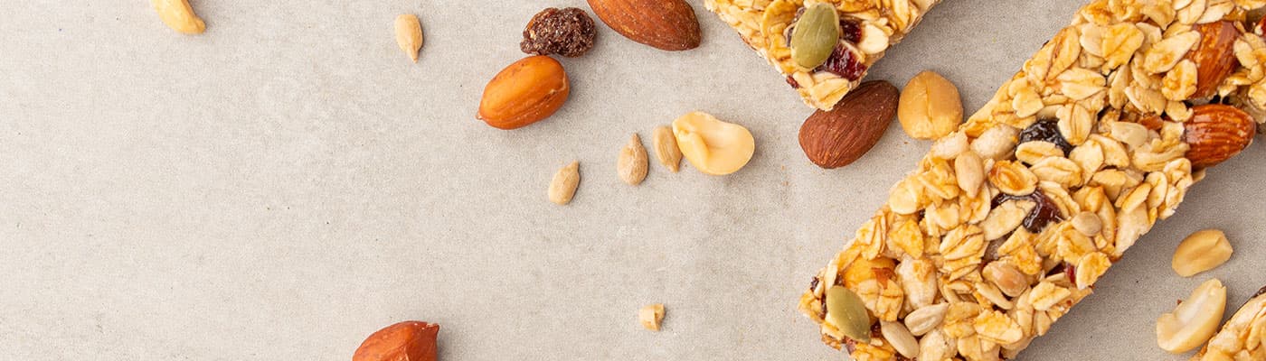 Protein bar with almonds and oats