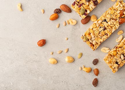 Protein bar with almonds and oats